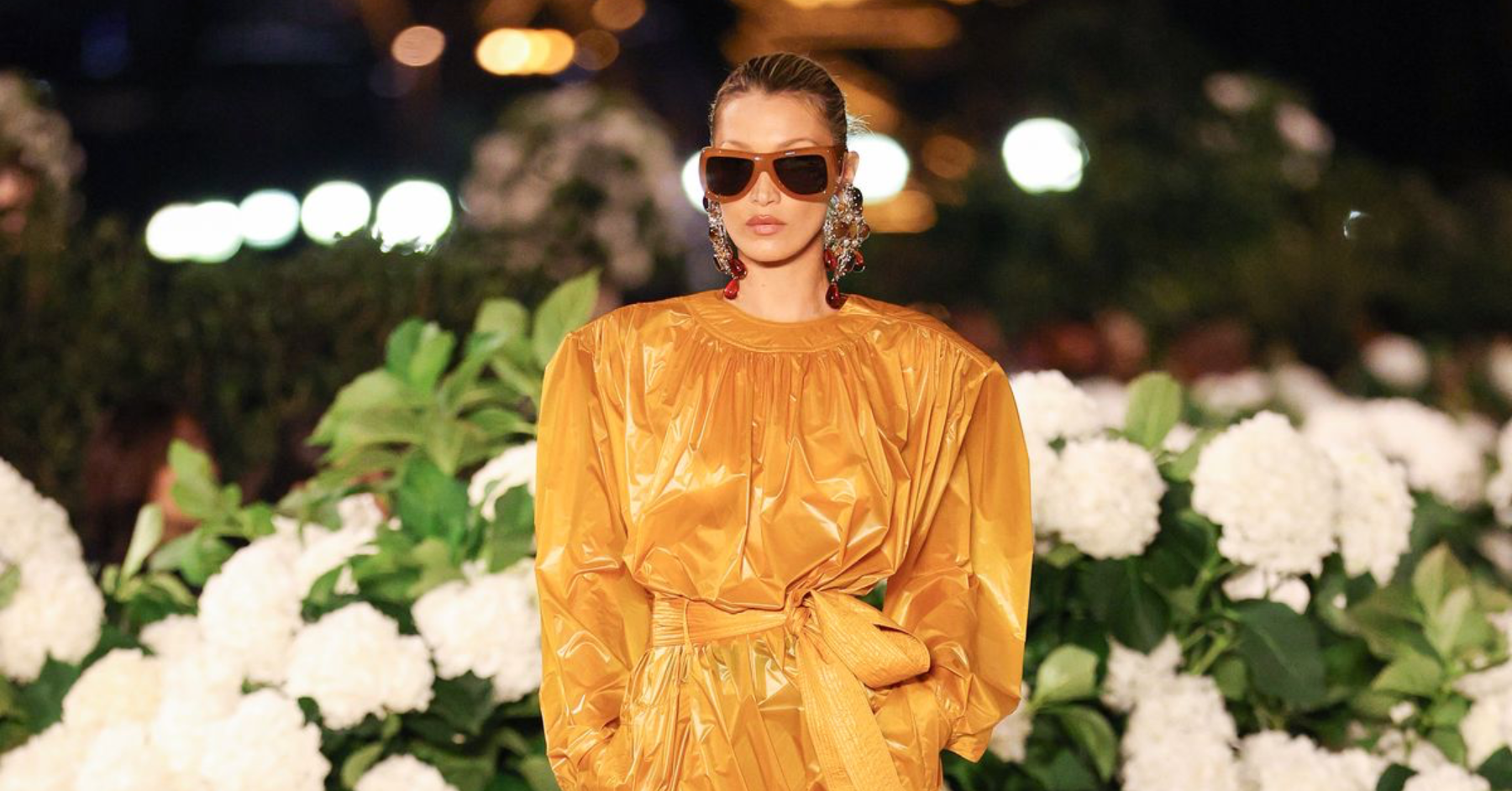 SAINT LAURANT-მა SS2026 კოლექცია ეიფელის ფონზე წარადგინა