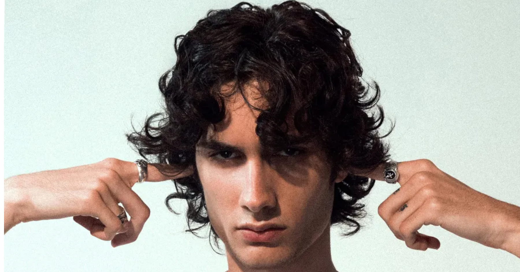 20 წლის SOMBR-ი, რომელმაც მუსიკის სამყარო თავდაყირა დააყენა