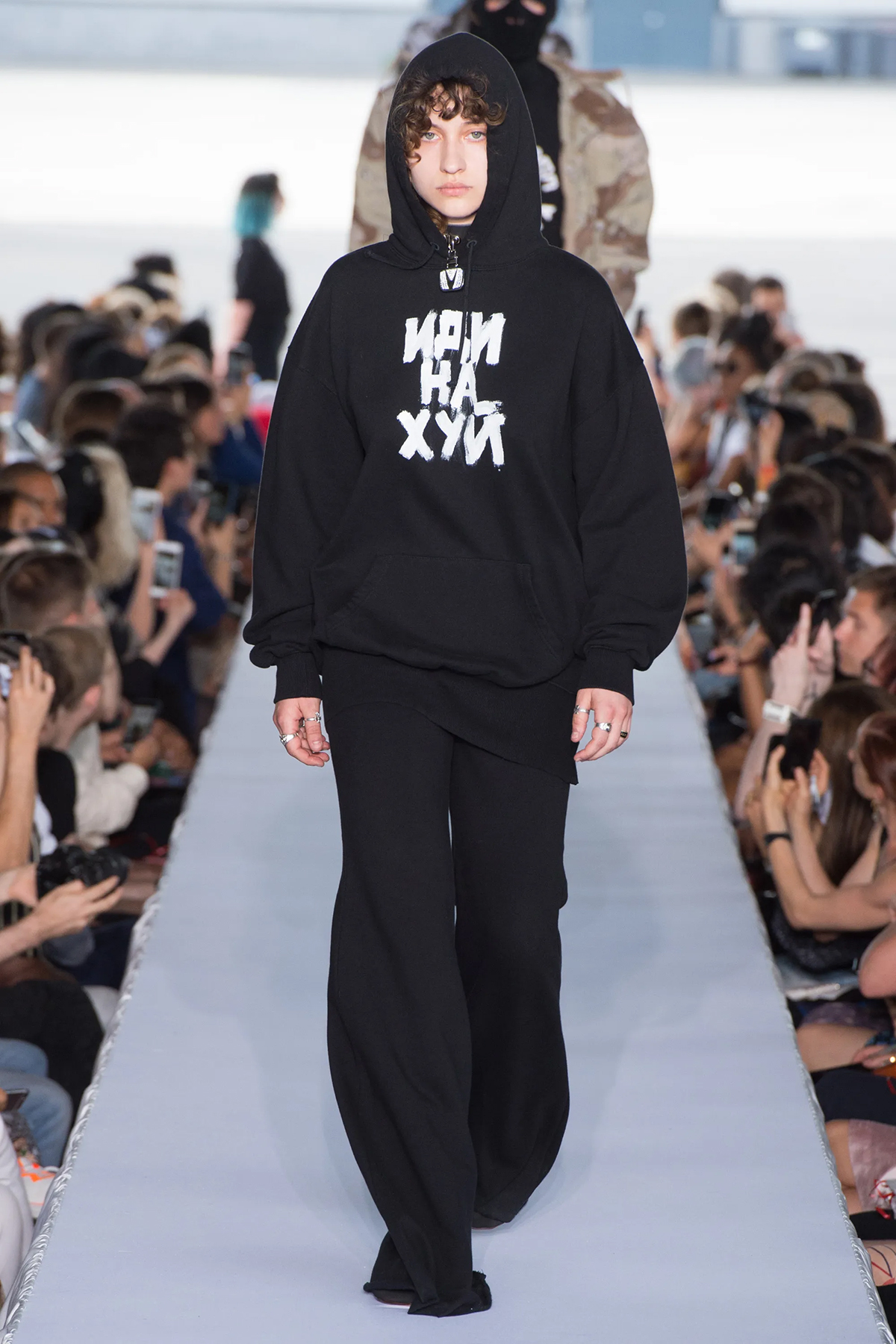 demna gvasalia, vetements, vetements 2019, fashion show