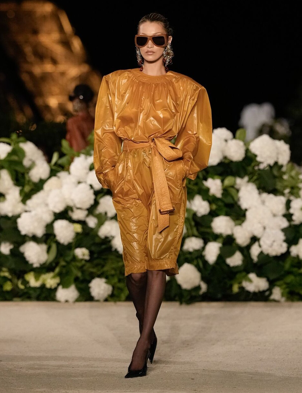 Yves Saint Laurent Paris Fashion Week 2026, Saint Laurent კოლექცია, მოდის კვირეული პარიზი, ბელა ჰადიდი ივ სენ-ლორენი, ბელა ჰადიდი პარიზის მოდის კვირეული, Bella Hadid YSL 2026 show