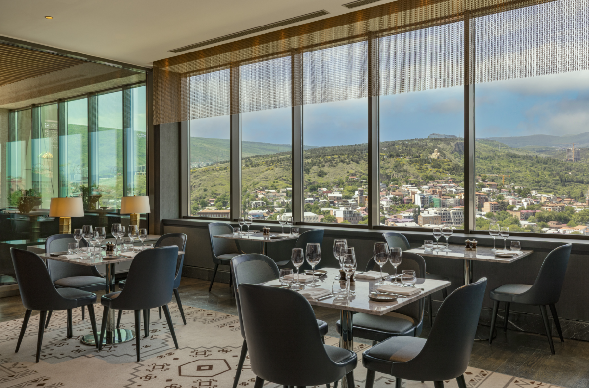 ATI rooftop restaurant, ATI რუფტოპ რესტორანი, შერატონ გრანდ მეტეხი პალასი